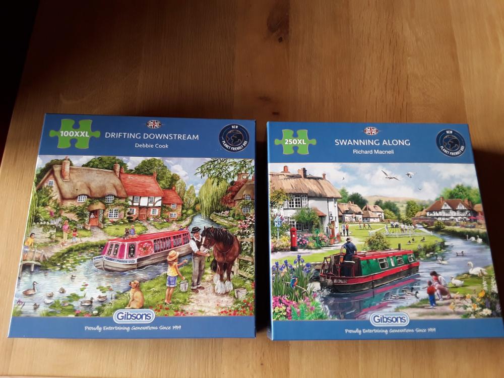 Foto des Puzzles mit fehlenden Teilen